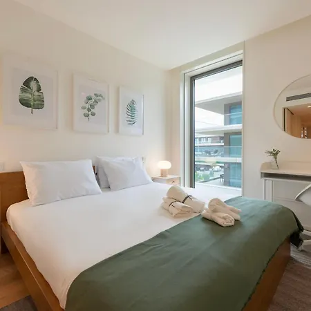 Seashore Luxury Getaway - South Coastal Porto Apartment *