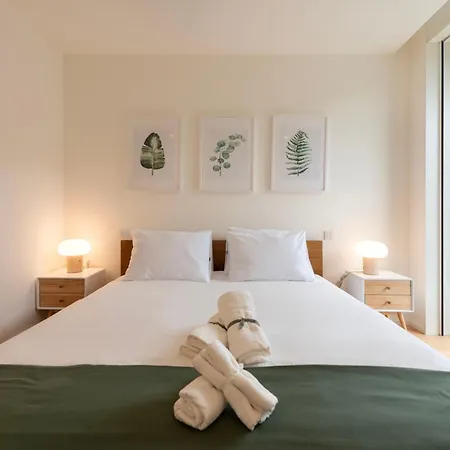 Seashore Luxury Getaway - South Coastal Porto Apartment