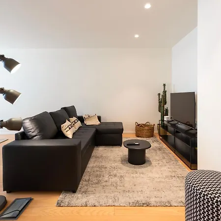 Seashore Luxury Getaway - South Coastal Porto Apartment