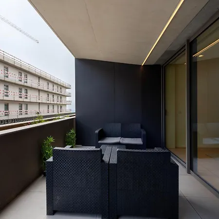 Seashore Luxury Getaway - South Coastal Porto Apartment *