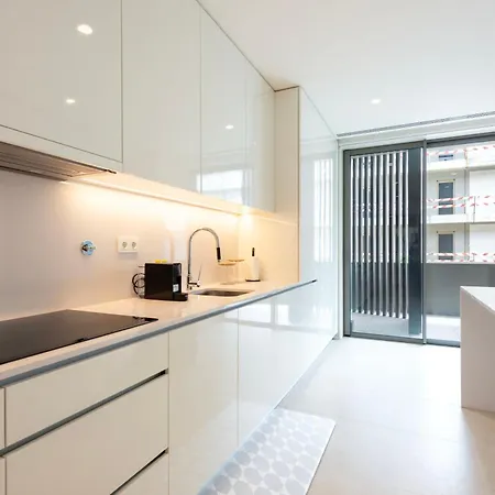 Seashore Luxury Getaway - South Coastal Porto Apartment